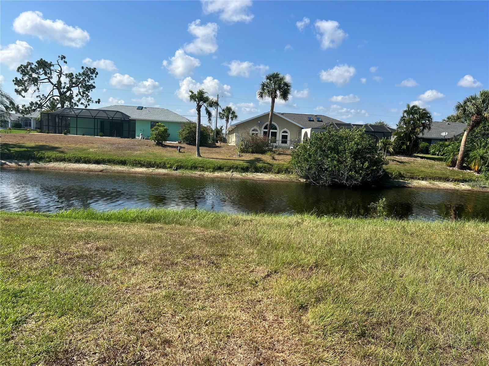 Property Photo:  52 Mark Twain Lane  FL 33947 