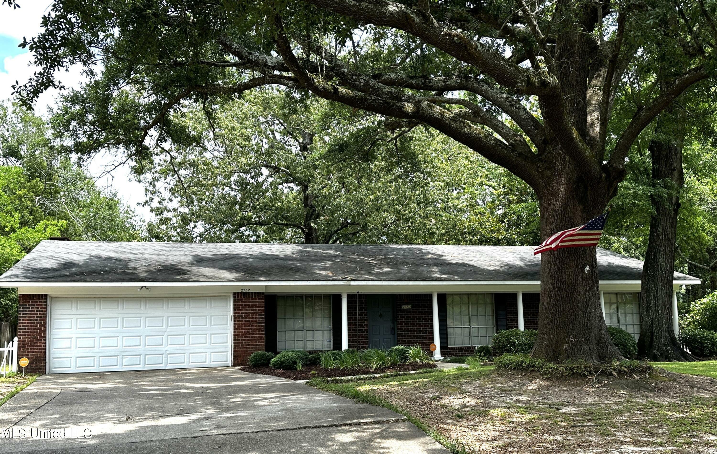 Property Photo:  2752 Briarwood Circle  MS 39563 