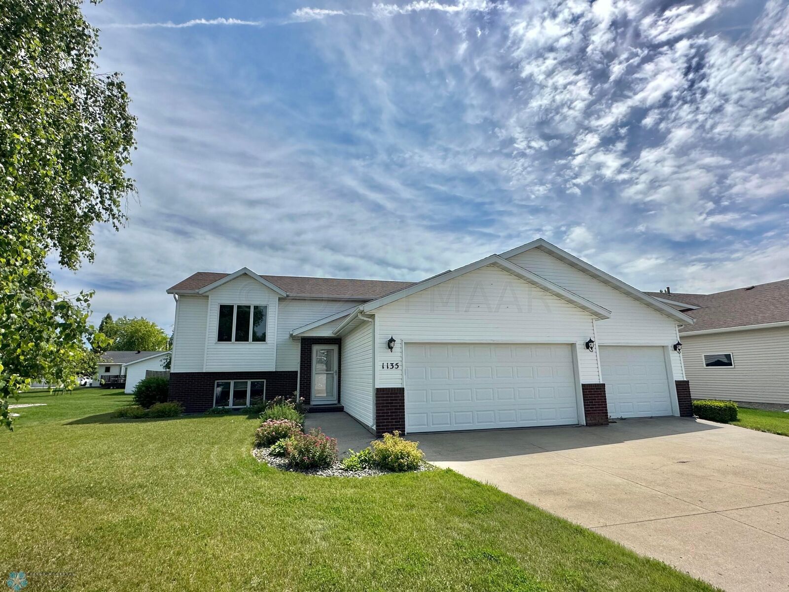 Property Photo: 1135 6th Avenue W ND 58078