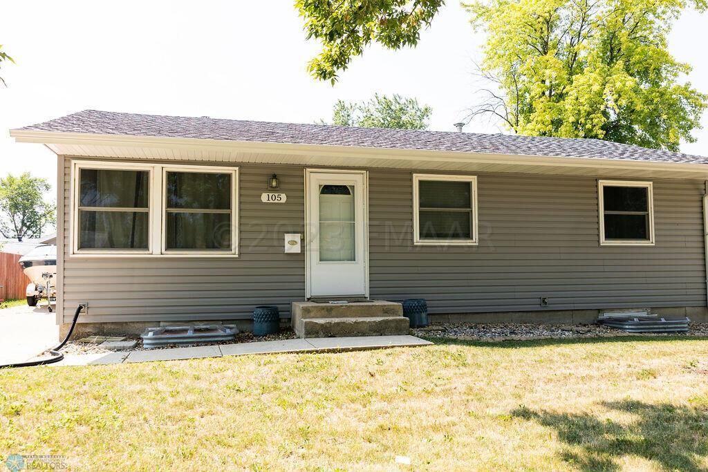 Property Photo: 105 9 1/2 Avenue E ND 58078
