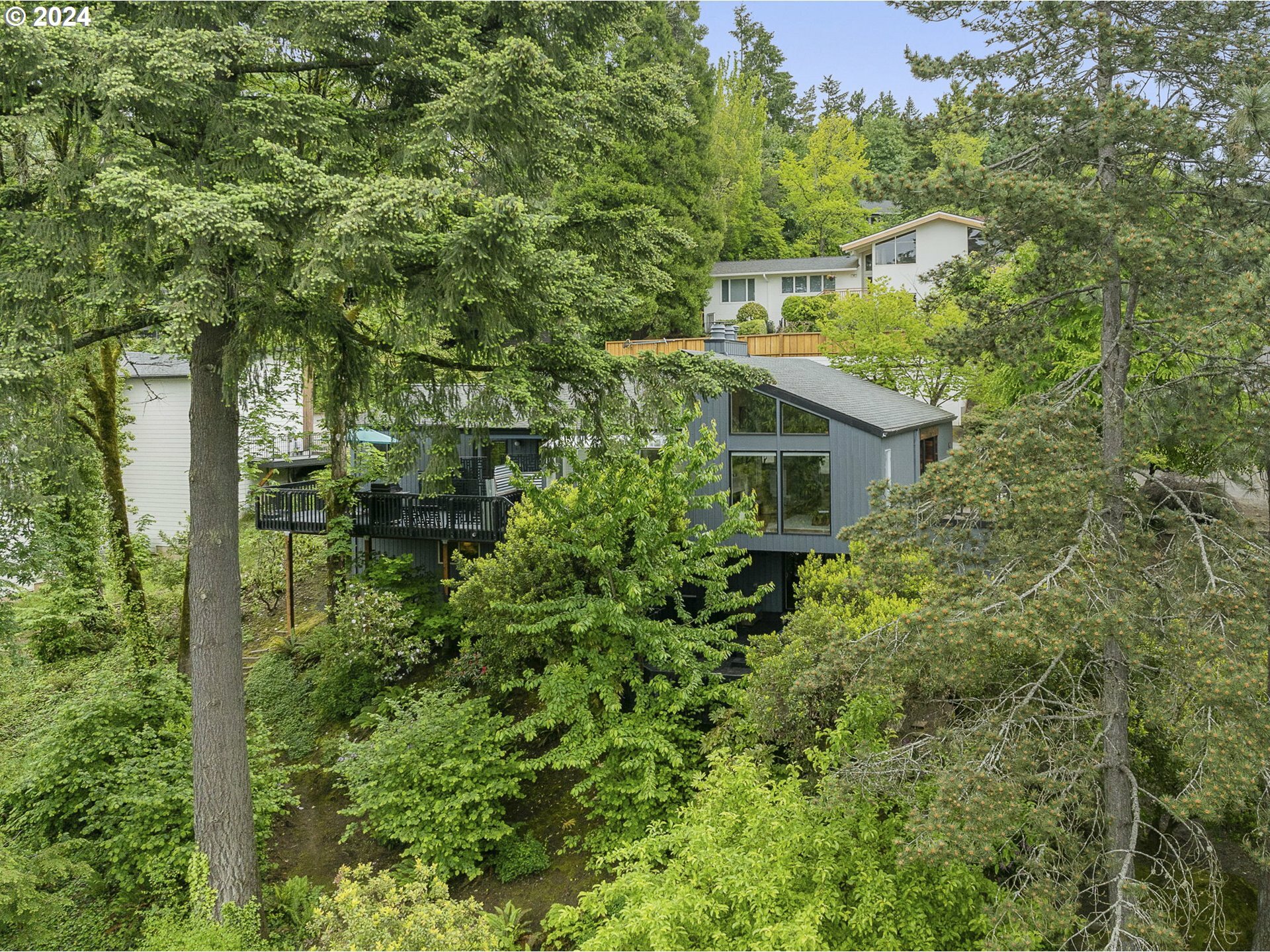 17802 Hillside Way  Lake Oswego OR 97034 photo