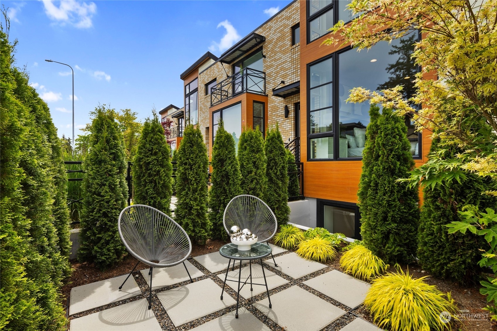 Property Photo:  1325 Market Street  WA 98033 