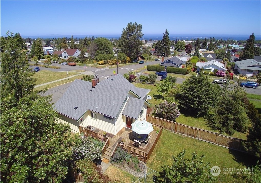 Property Photo:  302 E 12th Street  WA 98362 