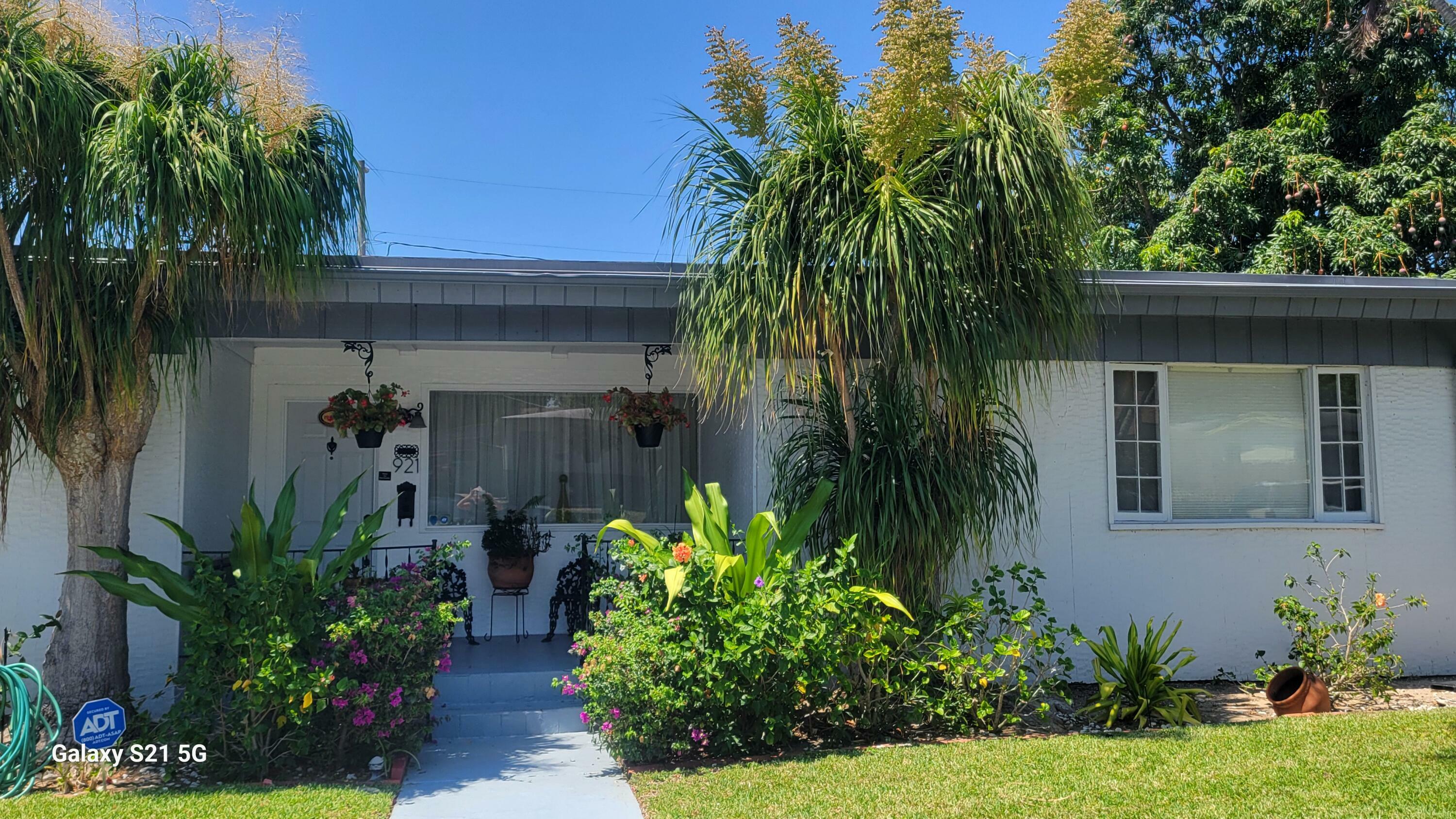 Property Photo:  921 37th Street  FL 33407 