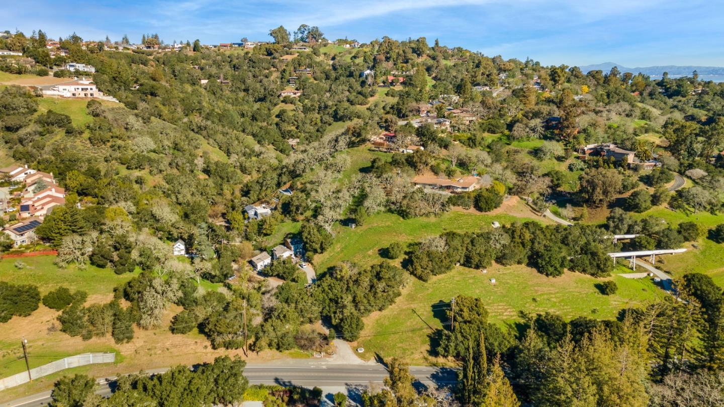 Property Photo: 4 El Vanada Road CA 94062