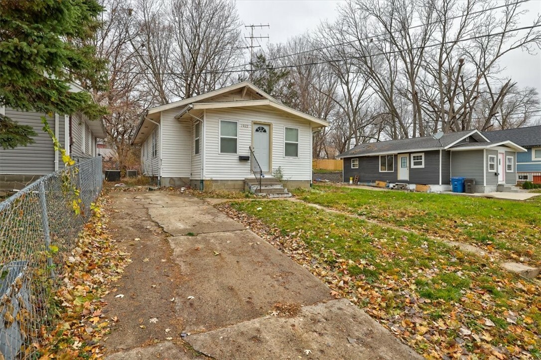 1922 22nd Street  Des Moines IA 50310 photo