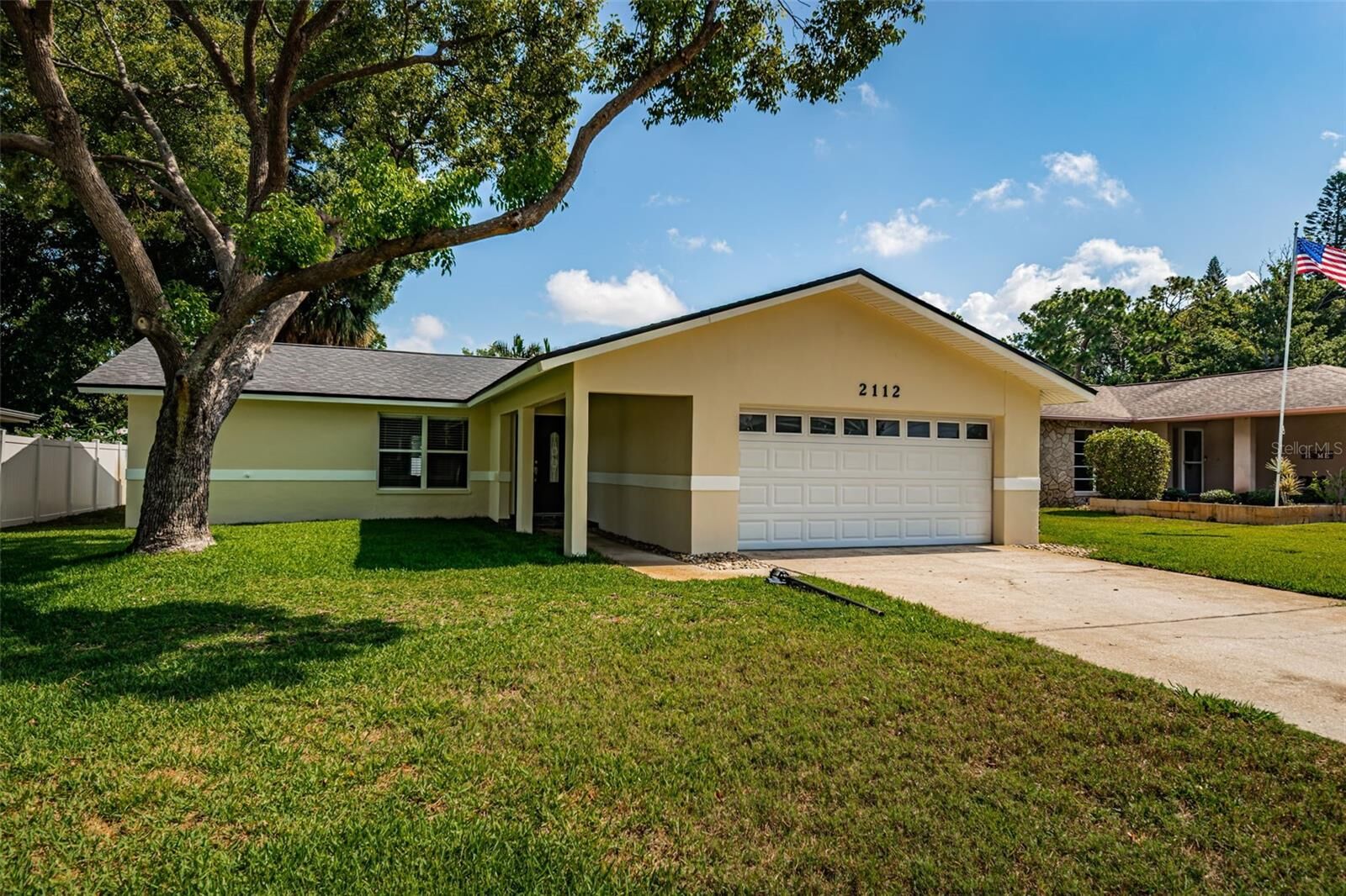 Property Photo:  2112 Bramblewood Drive N  FL 33763 