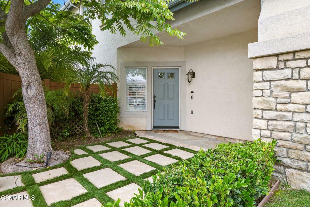 Property Photo:  483 Fallbrook Avenue  CA 91320 