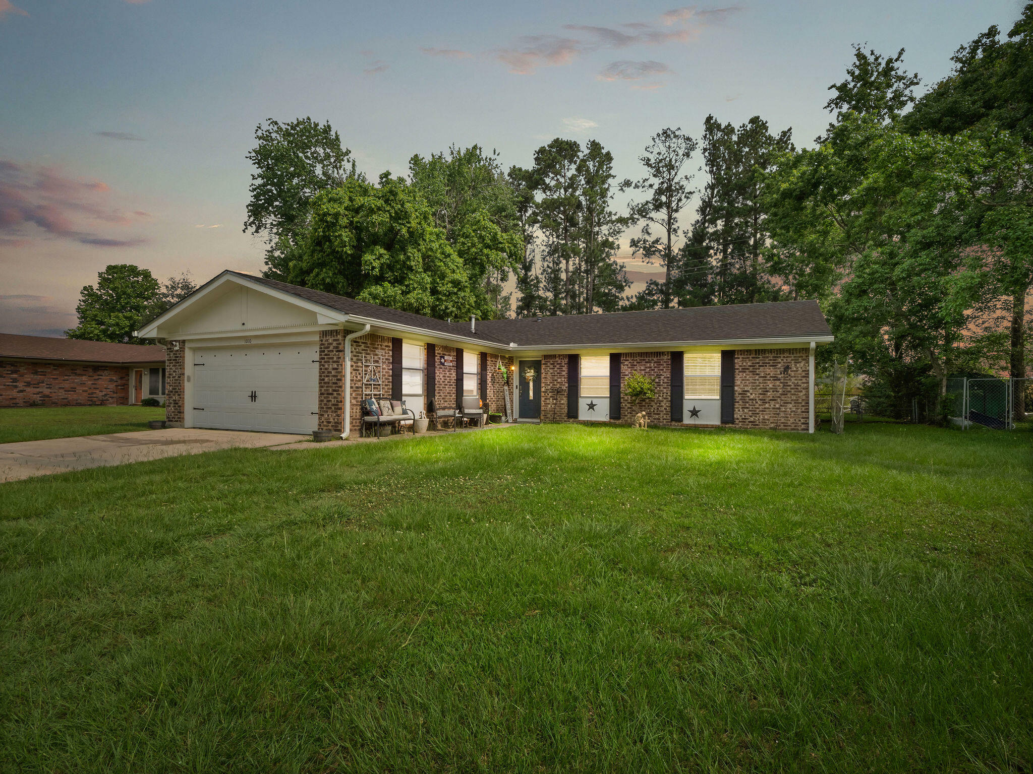 Property Photo:  1010 Meadowbrook Drive  LA 70634 