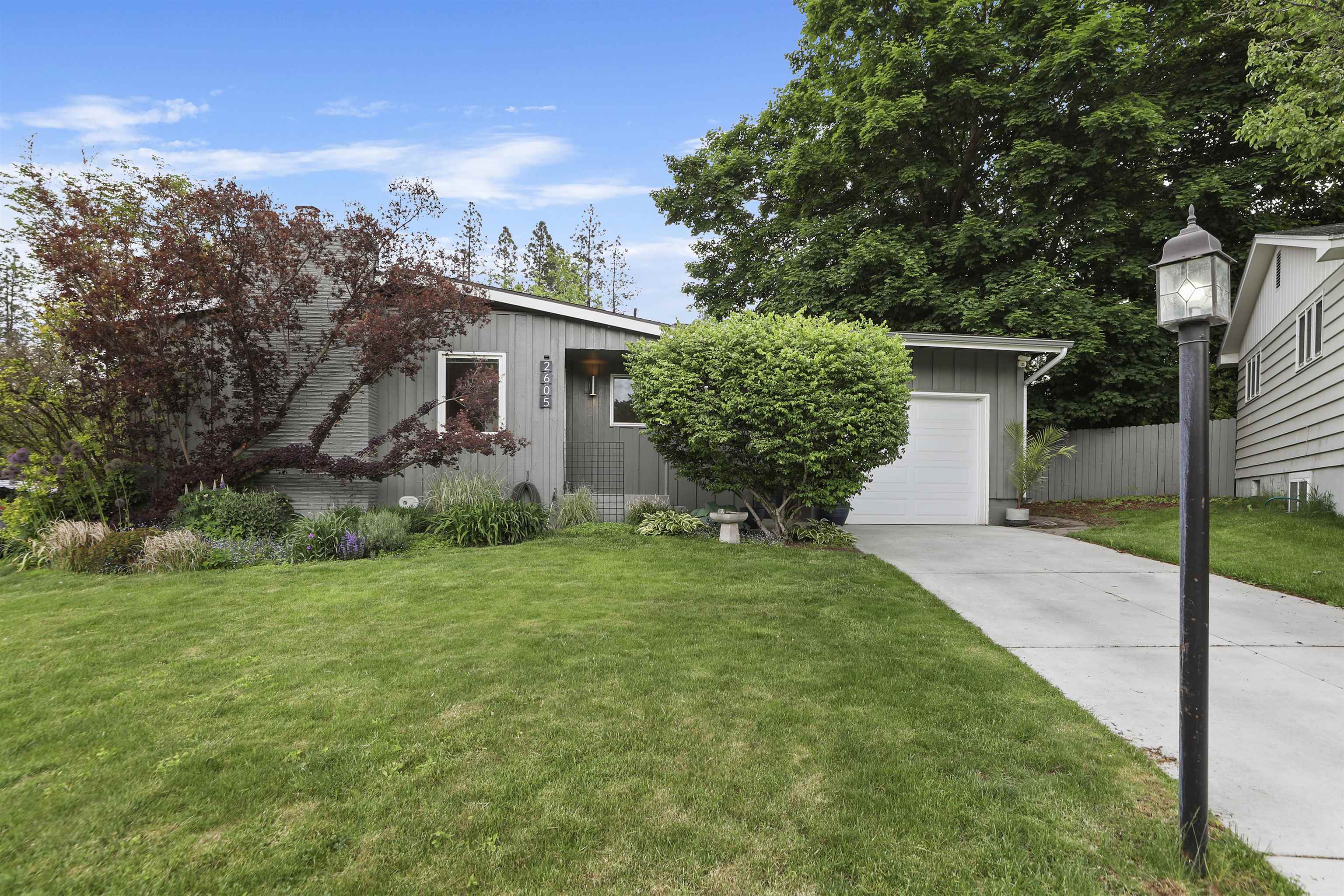 Property Photo:  2605 E Girard Pl  WA 99223 