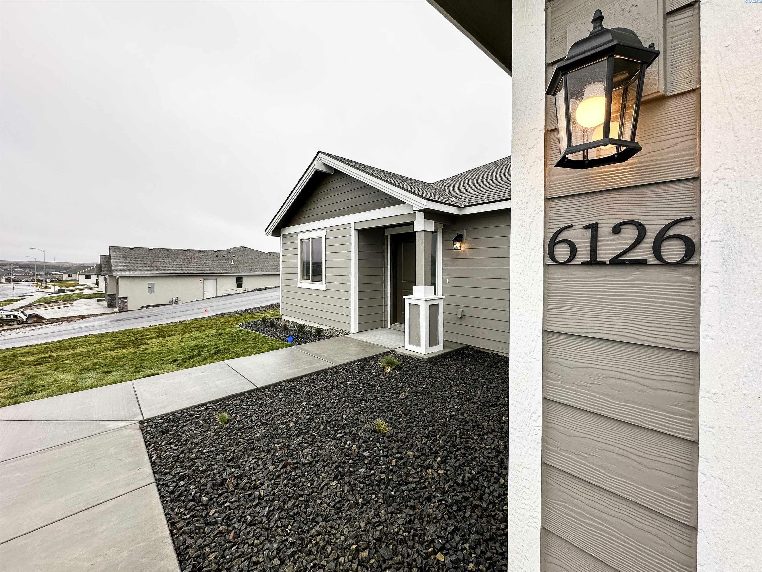 Property Photo:  6126 W 30th Pl  WA 99338 