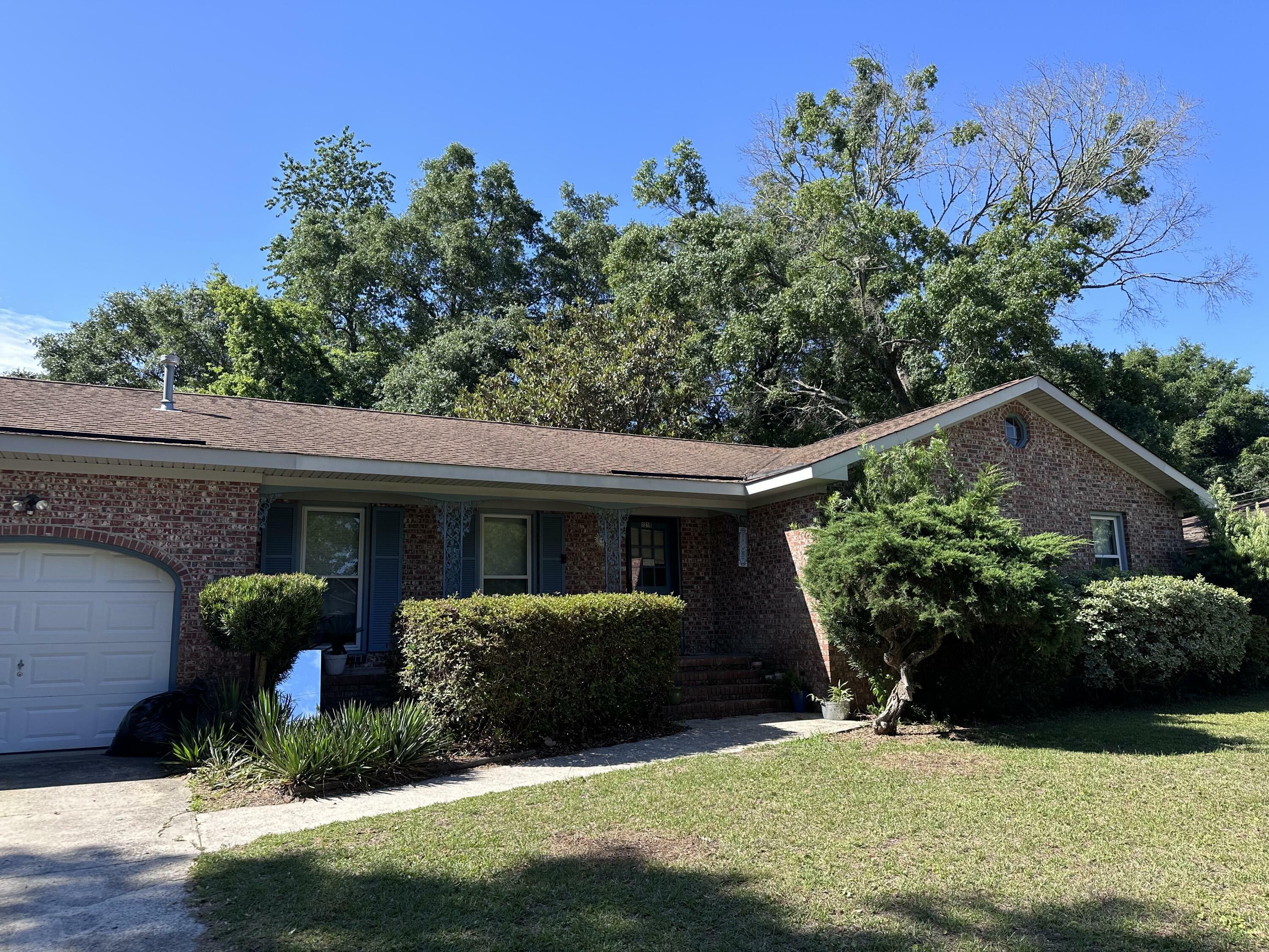 Property Photo:  1219 Oakcrest Drive  SC 29412 