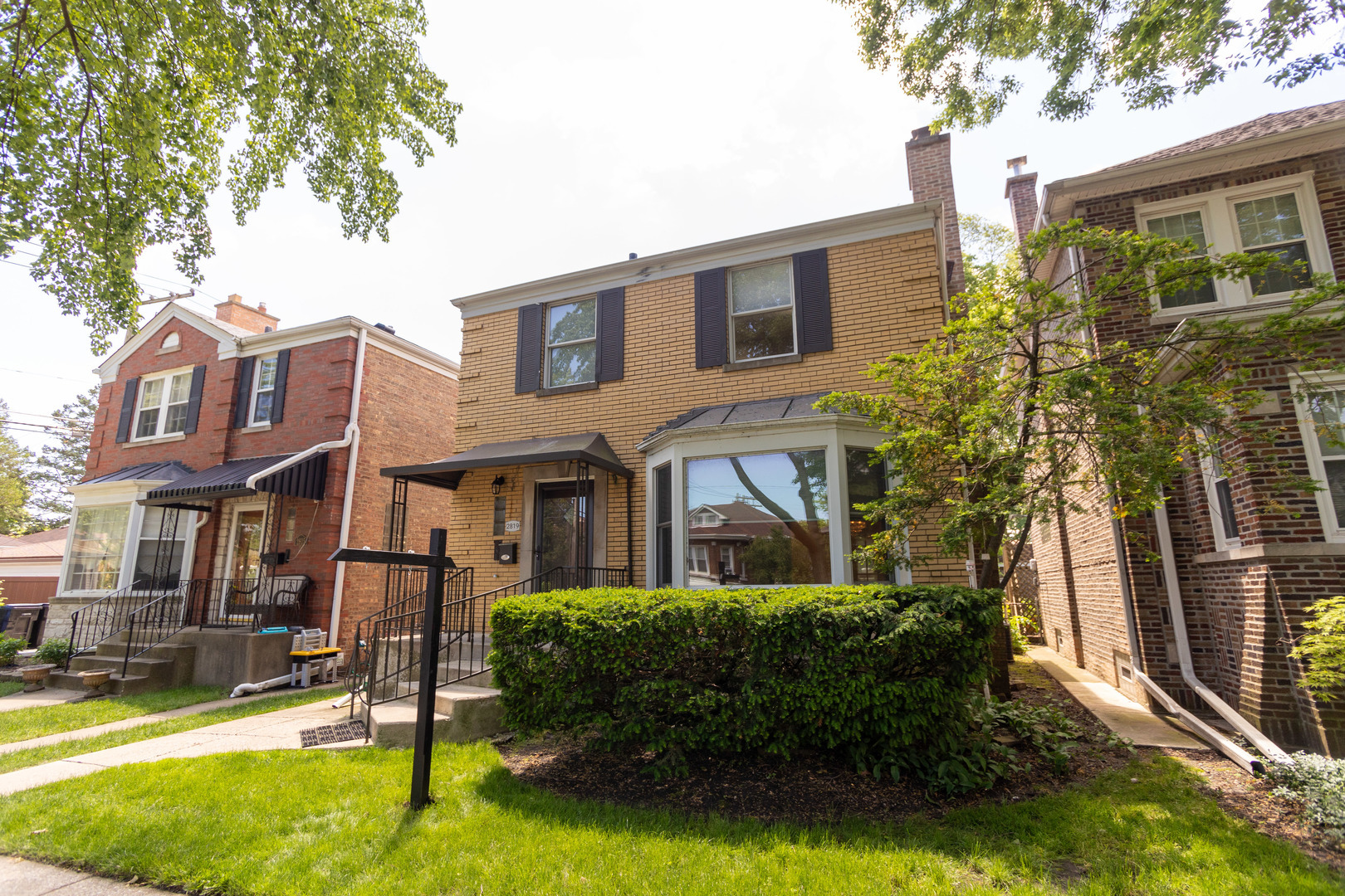 Property Photo:  2819 W Sherwin Avenue  IL 60645 