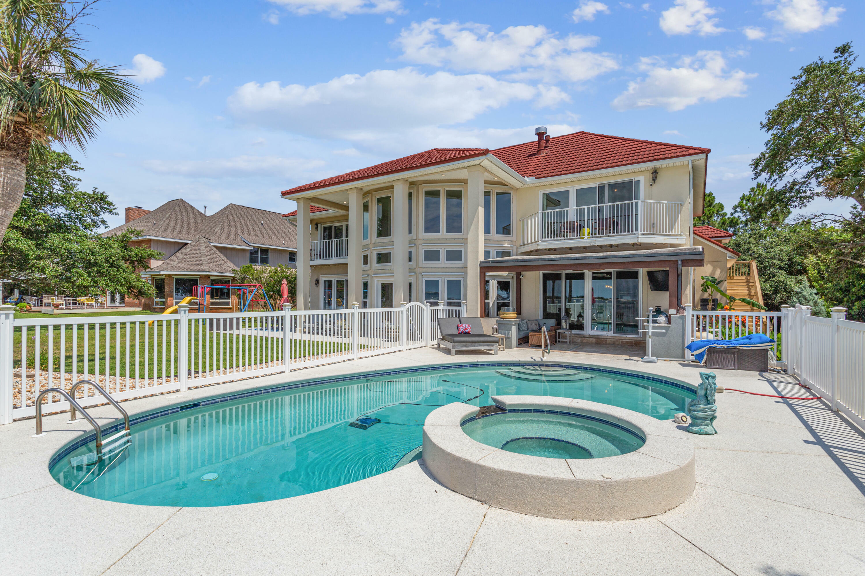 Property Photo:  709 Forest Shores Drive  FL 32569 