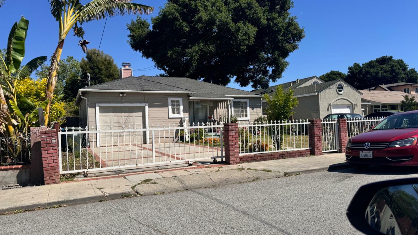 Property Photo:  1164 Westminster Avenue  CA 94303 