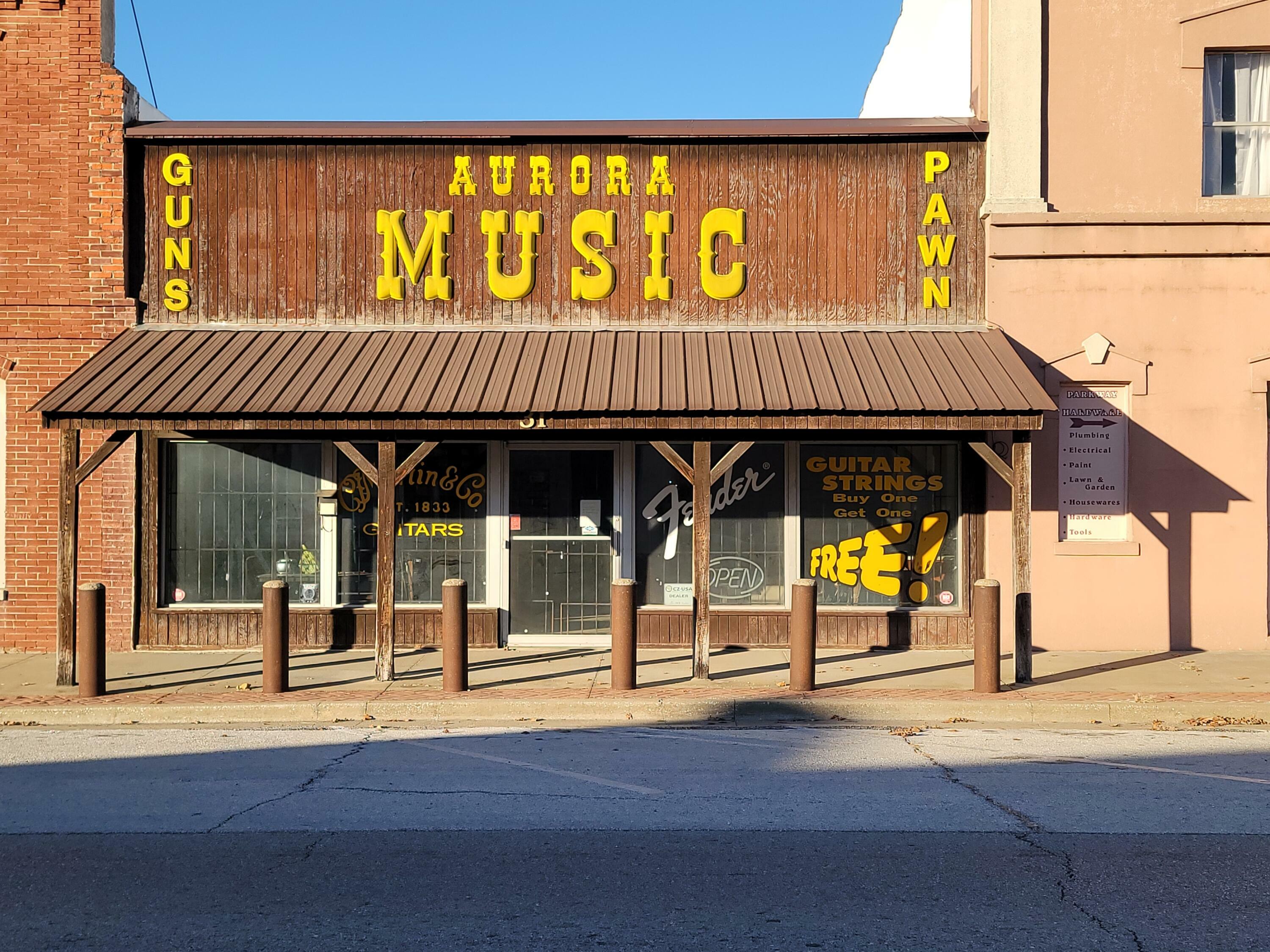31 W Olive Street  Aurora MO 65605 photo