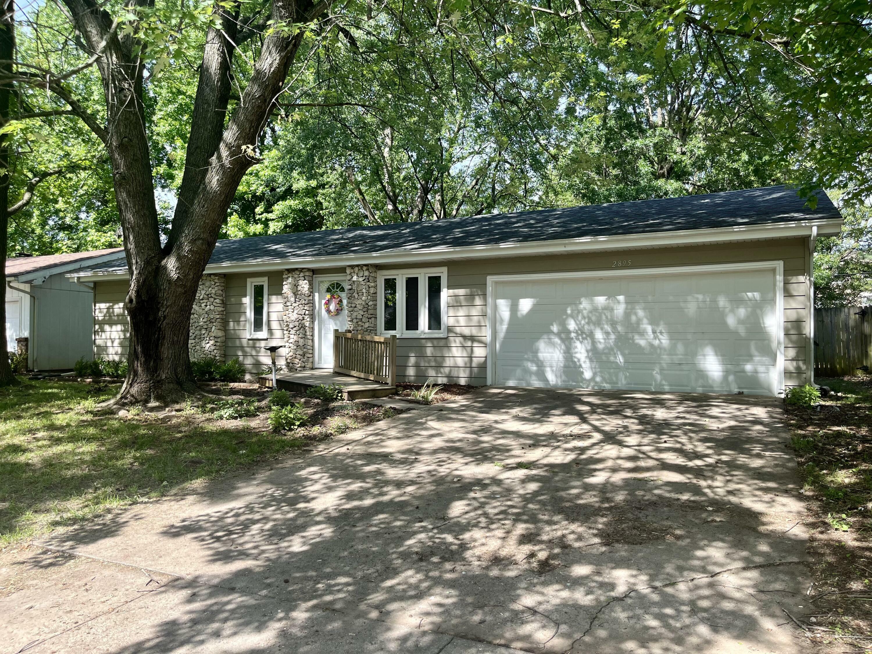 Property Photo:  2895 S Roanoke Avenue  MO 65807 