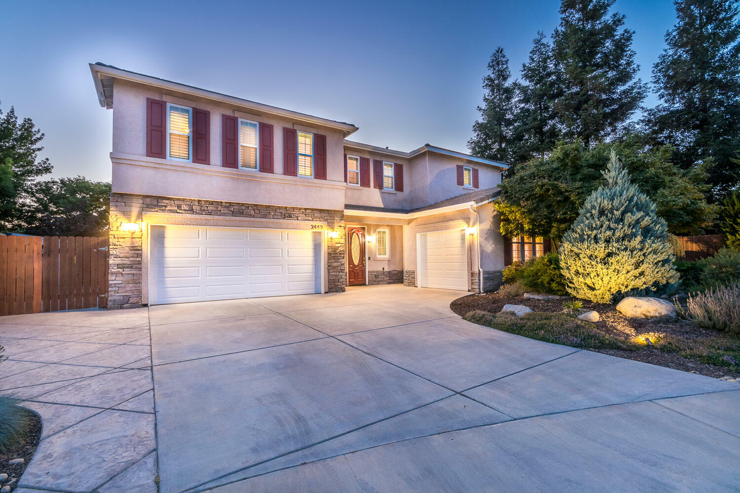 Property Photo:  2449 N Oak Grove Court  CA 93291 