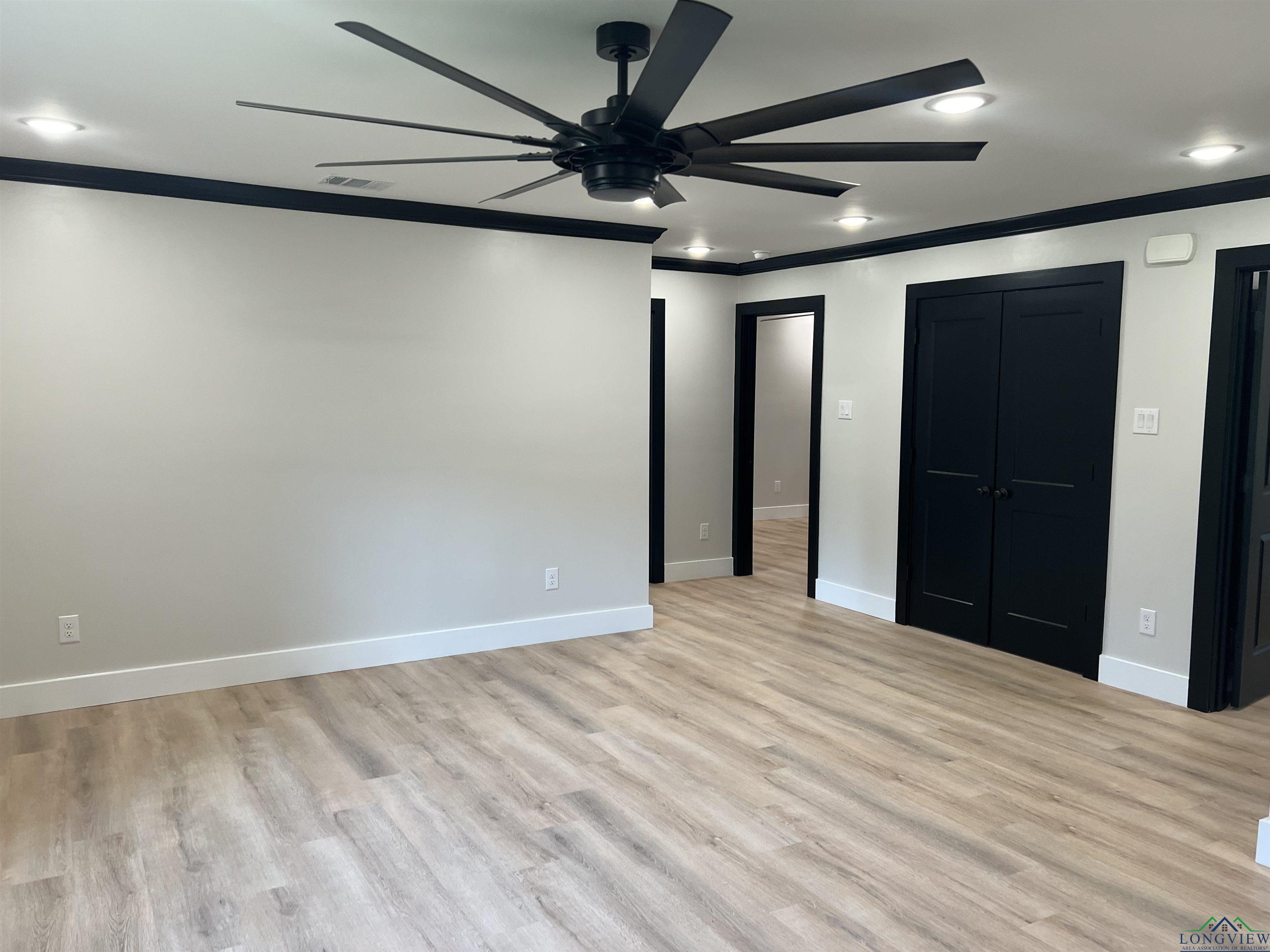 Property Photo:  108 E Woodland Rd  TX 75672 