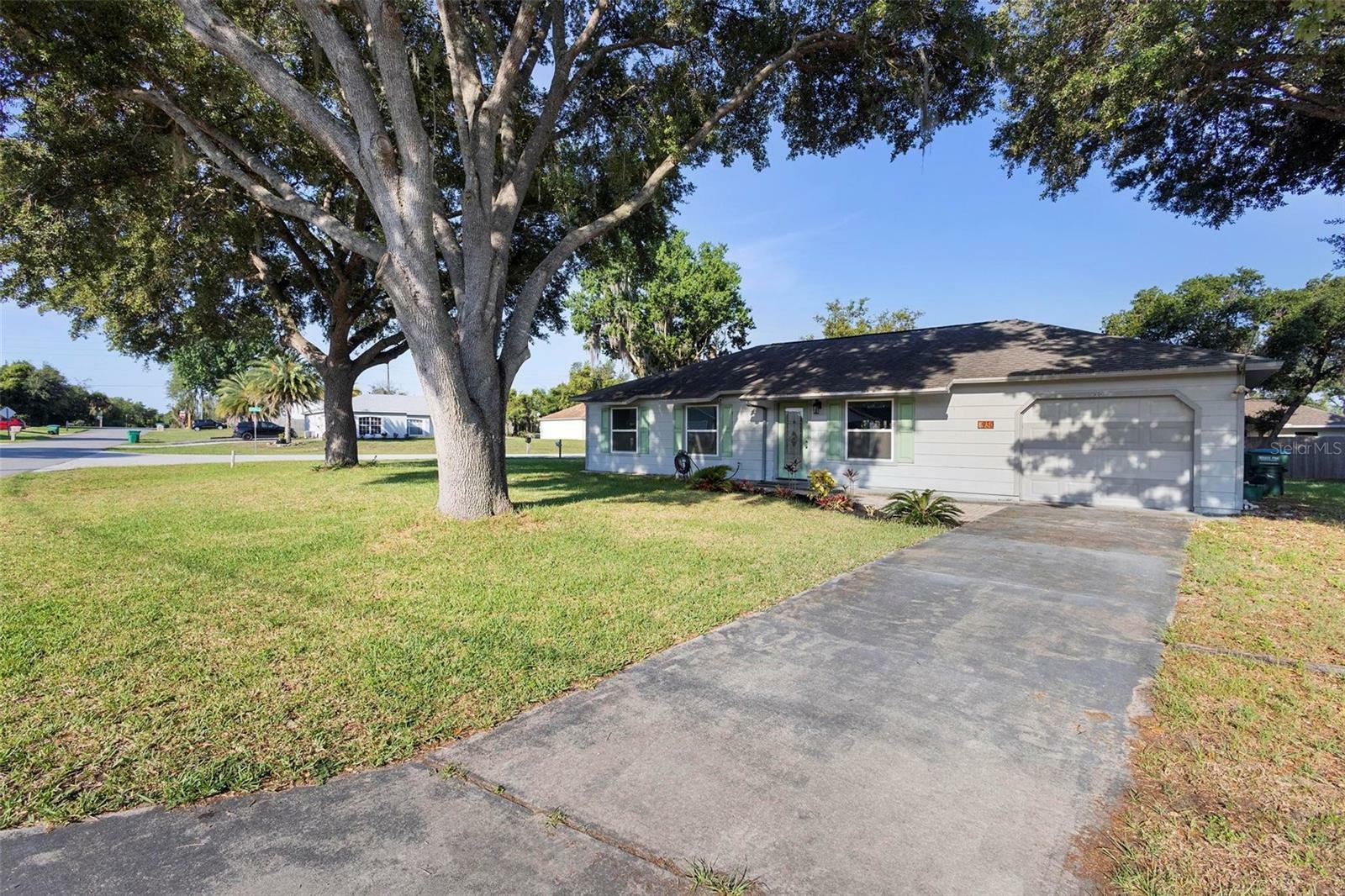 Property Photo:  930 S Dean Circle  FL 32738 