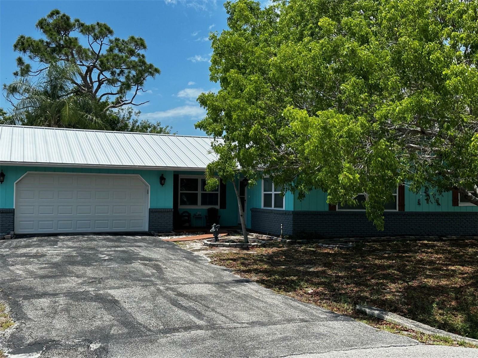 Property Photo:  808 Olympia Road  FL 34293 