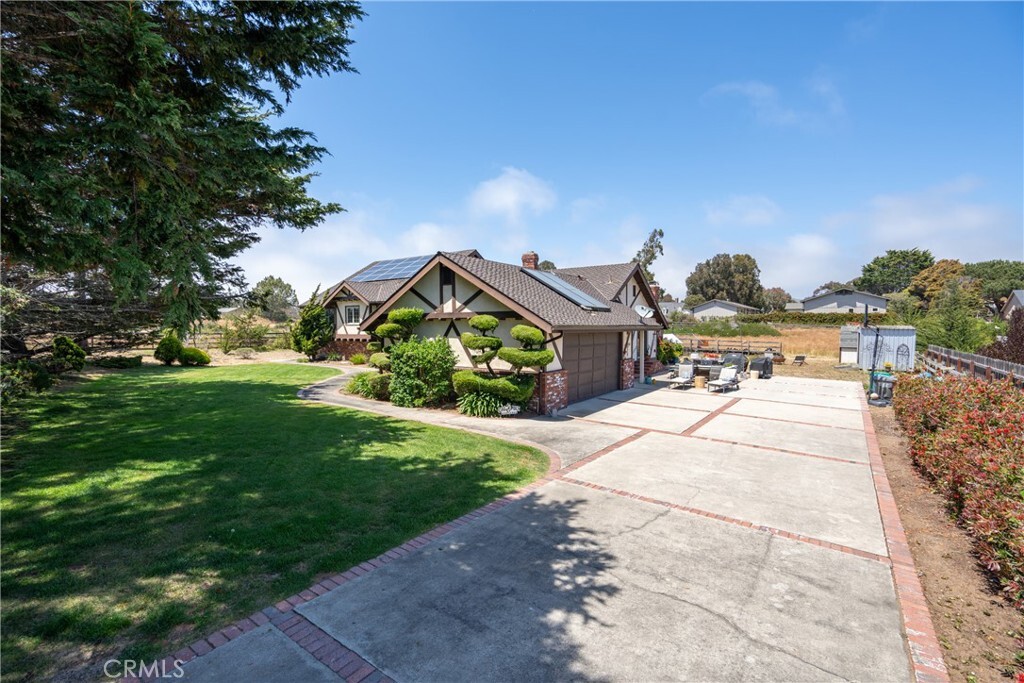 Property Photo: 1466 Nipomo Avenue CA 93402