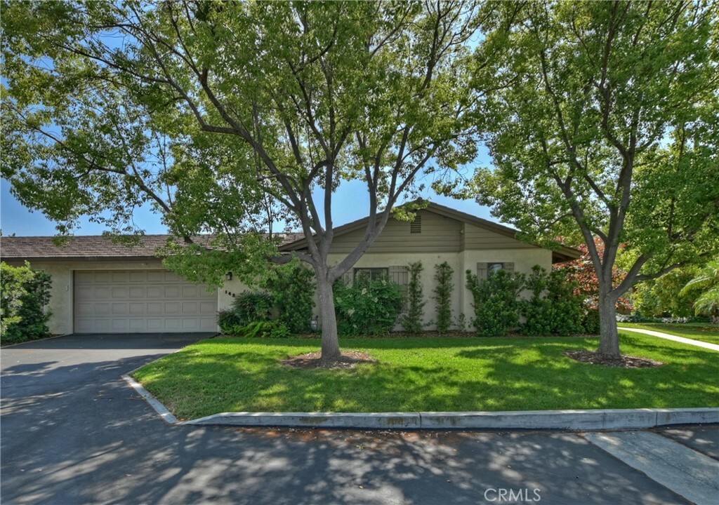 Property Photo:  143 E Palm Lane Drive  CA 92373 