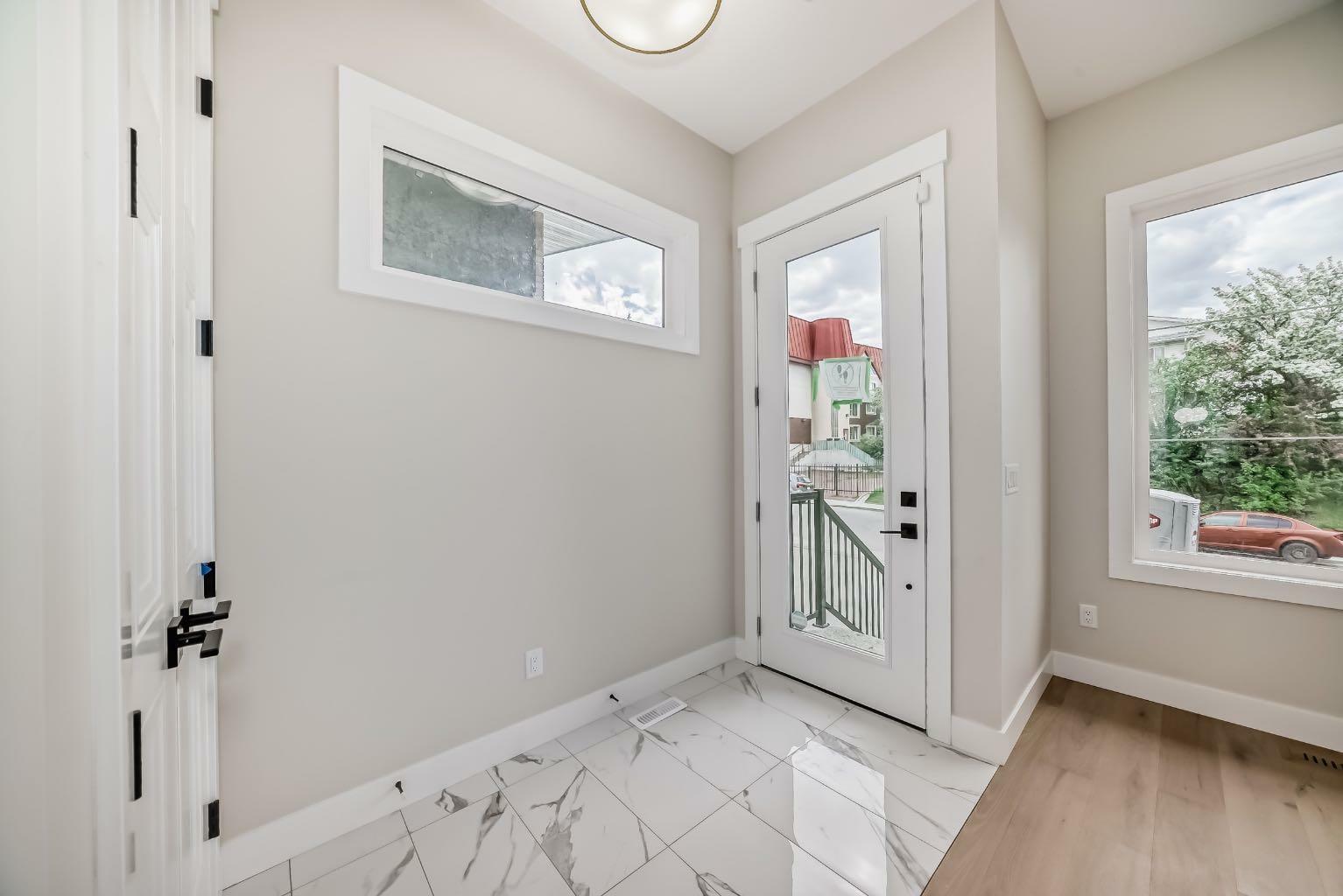 Property Photo:  334 32 Avenue NE  AB T2E 2G9 