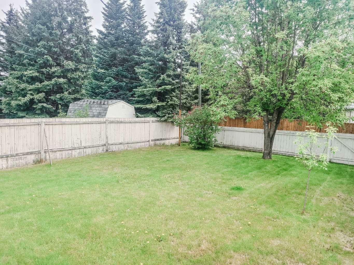 Property Photo:  471 71 Street  AB T7E 1N2 