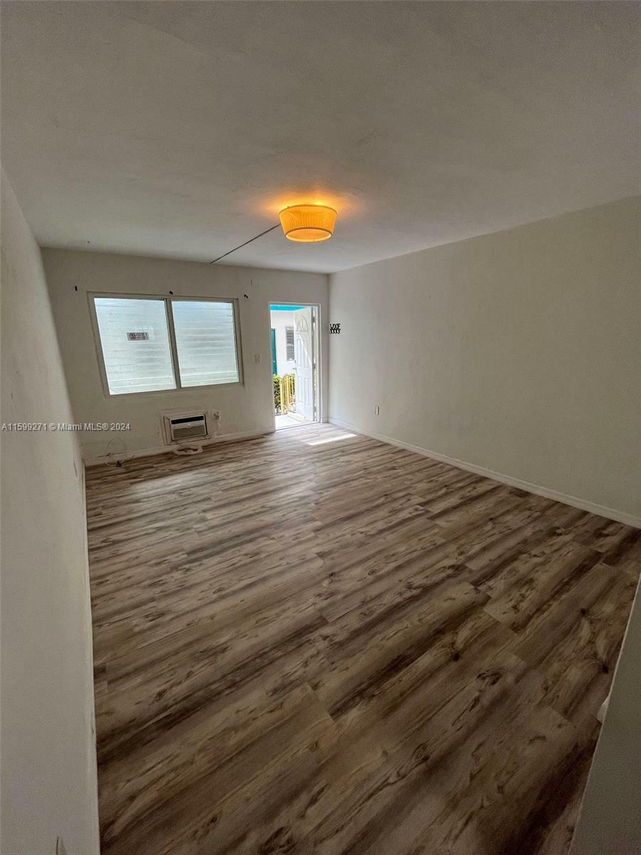 Property Photo:  944 Meridian Ave 4  FL 33139 