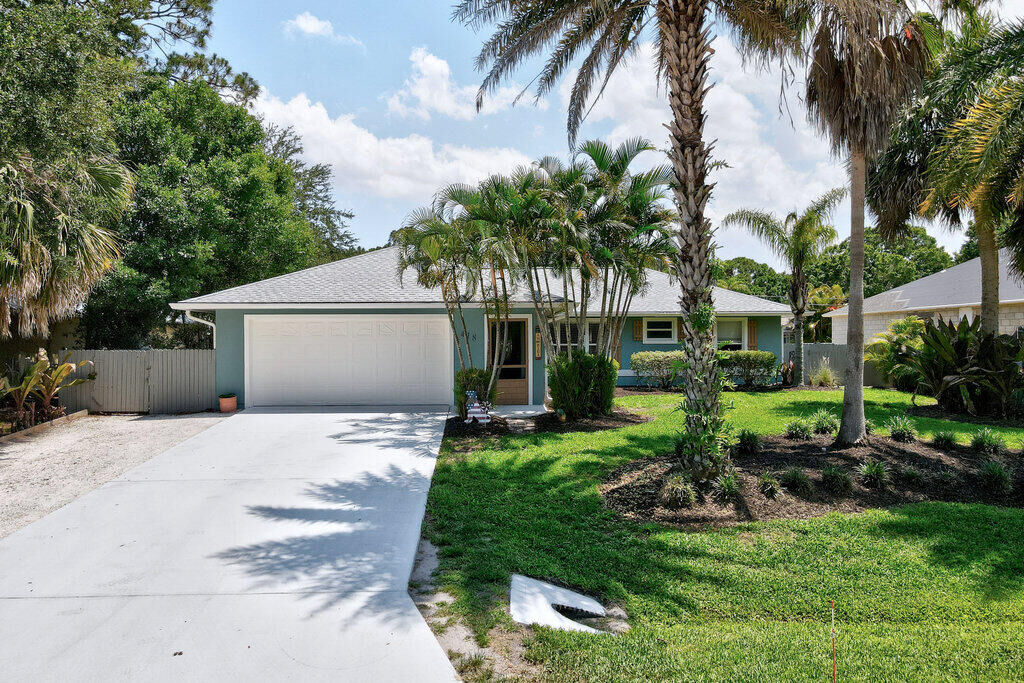 Property Photo: 418 Lanfair Avenue FL 32958