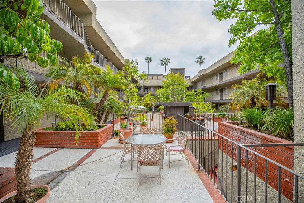 Property Photo:  125 W Mountain Street 216  CA 91202 