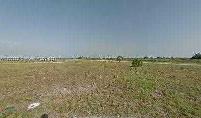 Property Photo:  15 Cottonwood Ct  FL 33946 