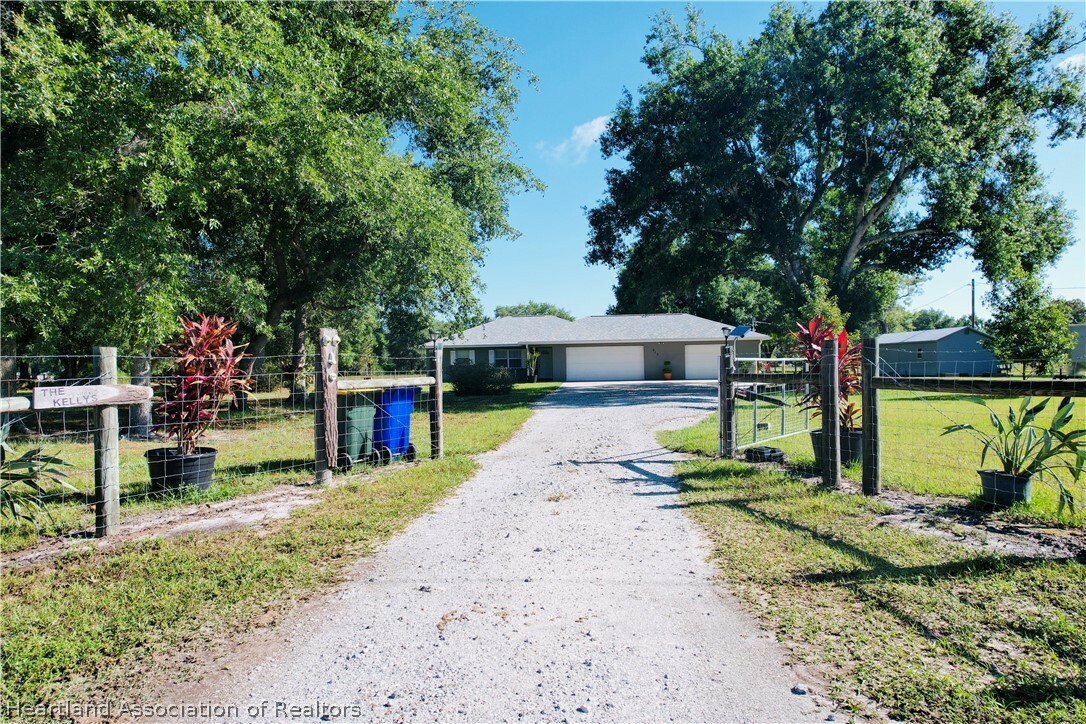 Property Photo:  913 County Road 731  FL 33960 