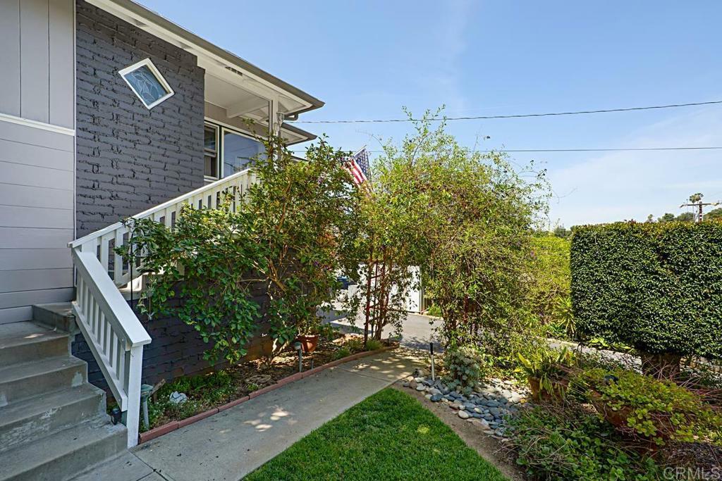 Property Photo:  720 E 7th Avenue  CA 92025 