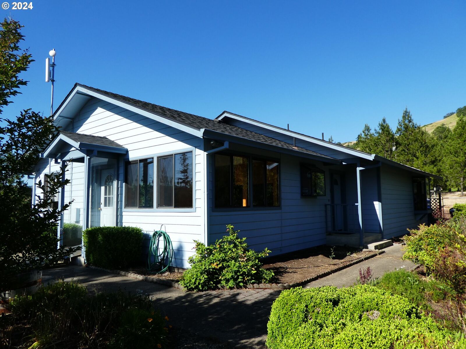 Property Photo:  7692 North Bank Rd  OR 97470 