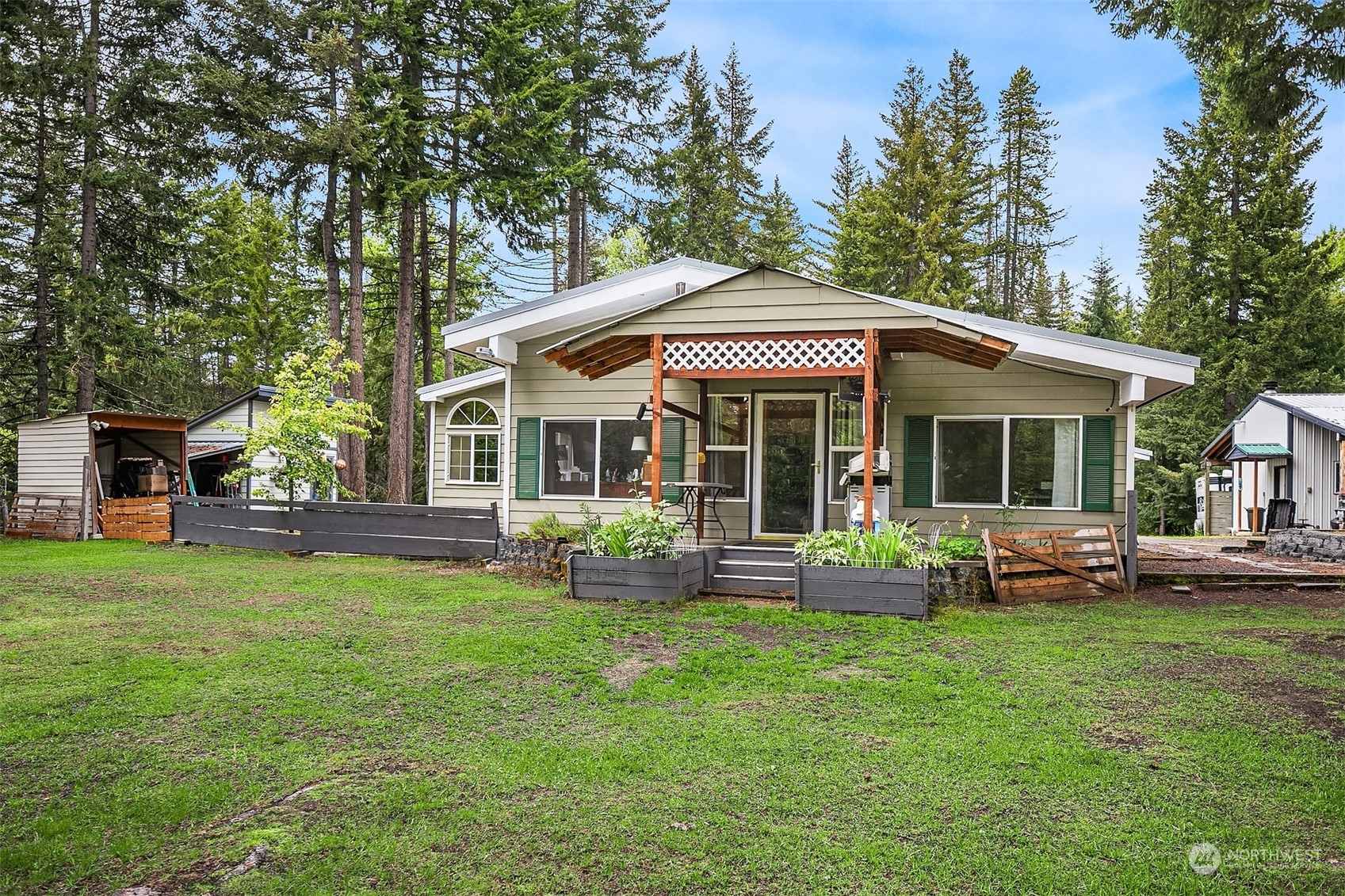 Property Photo:  81  Hawthorn Lane  WA 98925 