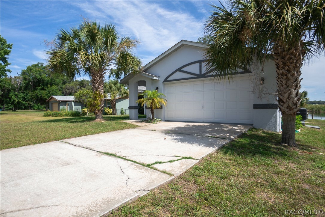 Property Photo:  8815 E Echo Court  FL 34450 