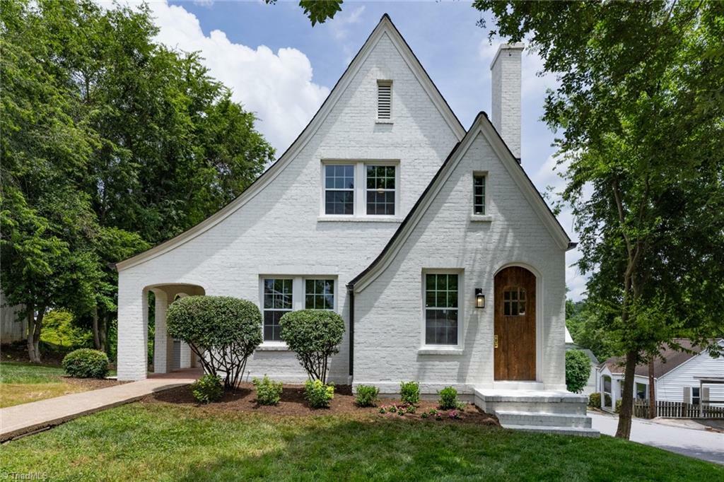 Property Photo:  104 S West Street  NC 28697-7488 