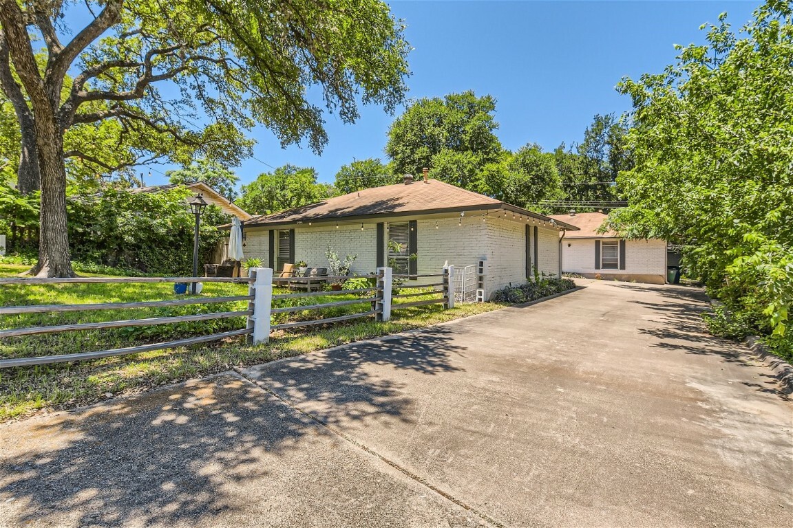 Property Photo:  3404 South Oak Drive  TX 78704 