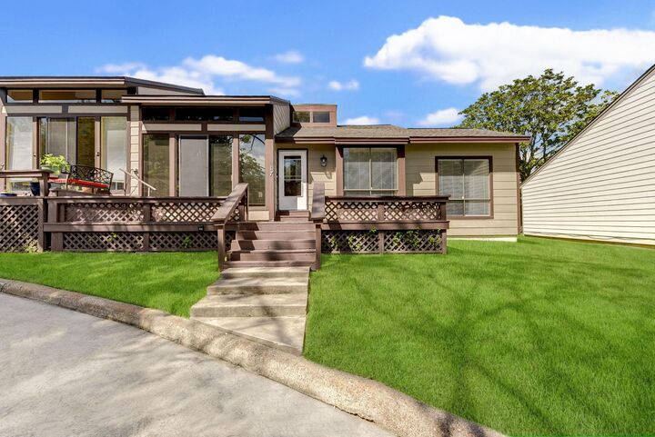 Property Photo: 17 April Point Drive N TX 77356