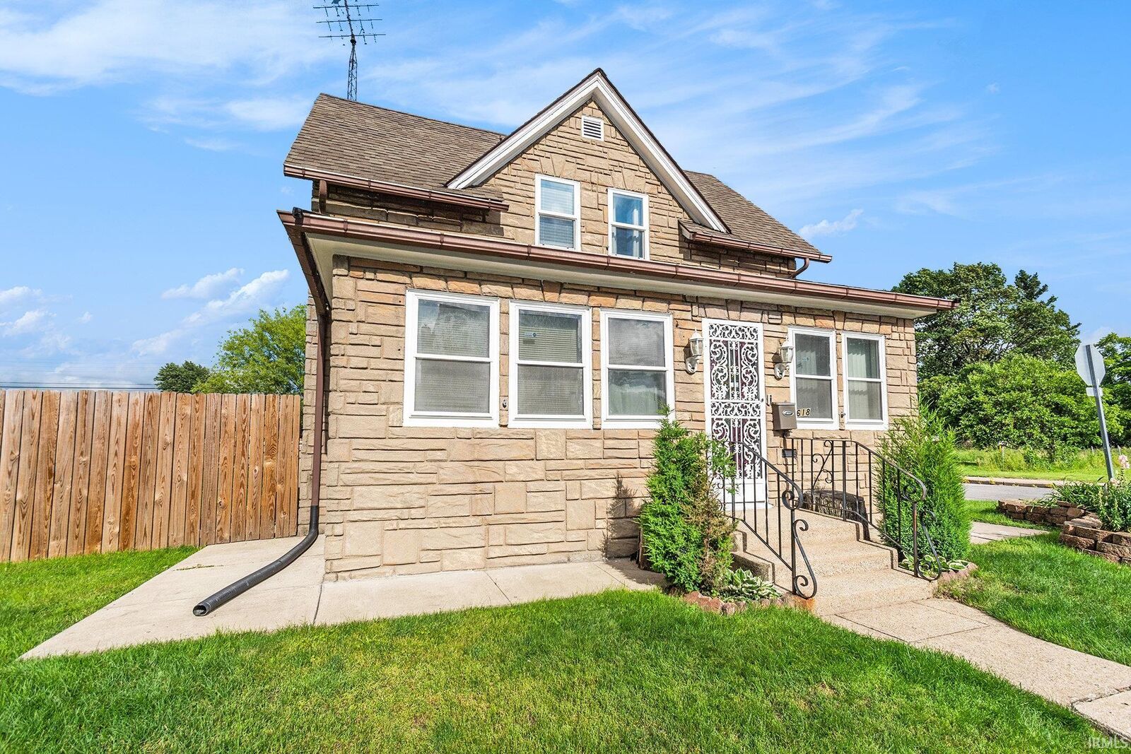 Property Photo: 618 S Olive Street IN 46619-3349