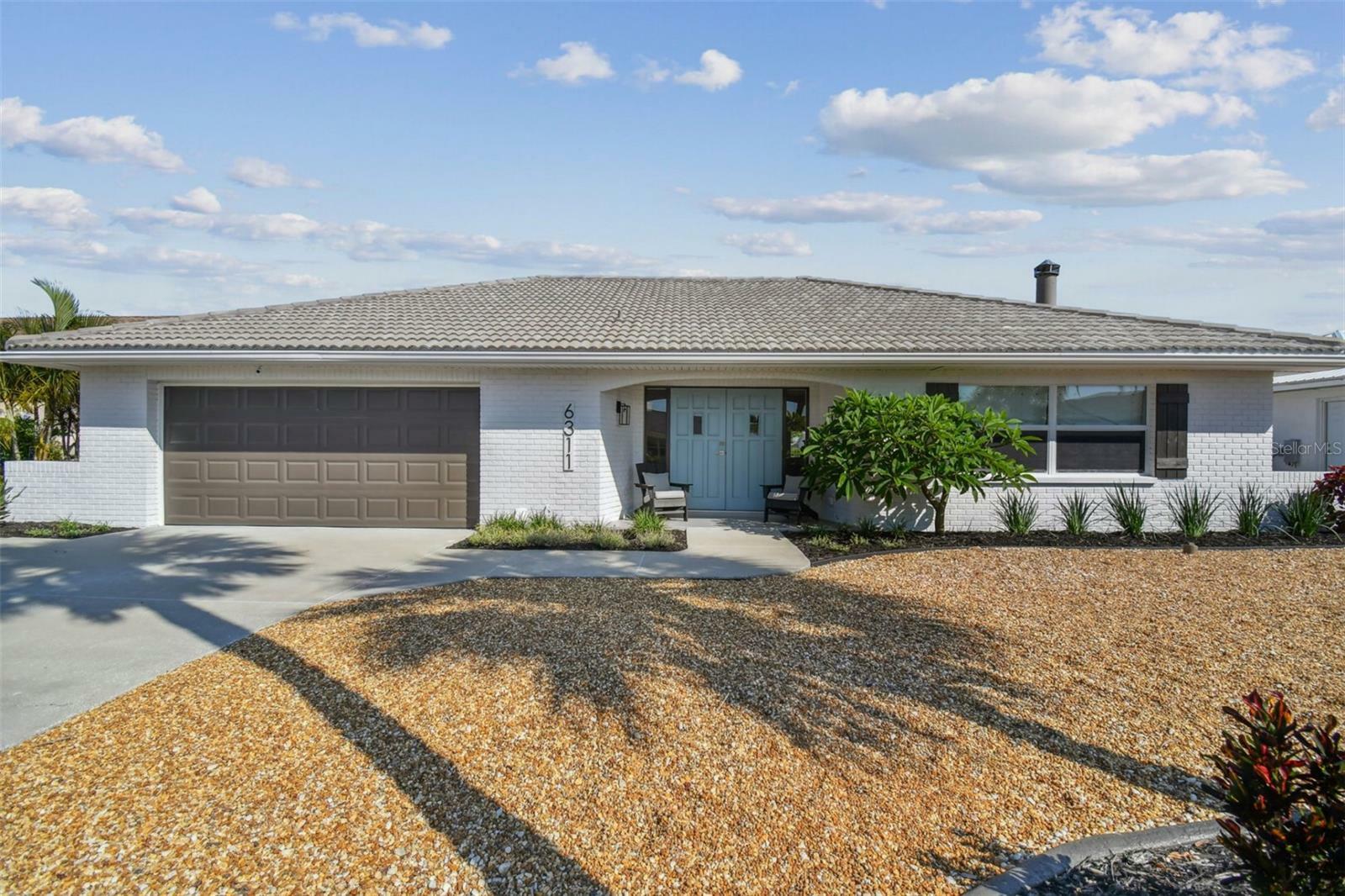 Property Photo:  6311 Lake Sunrise Drive  FL 33572 