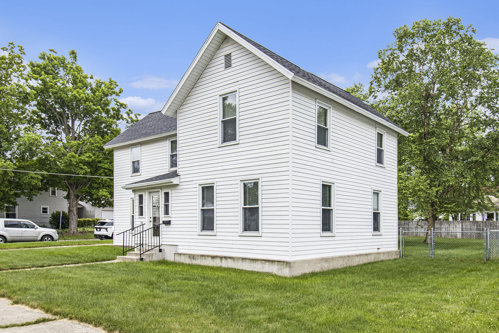 Property Photo:  34 E Oak Street  MI 49412 