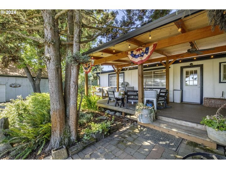 Property Photo:  17720 SW Hillsboro Hwy  OR 97123