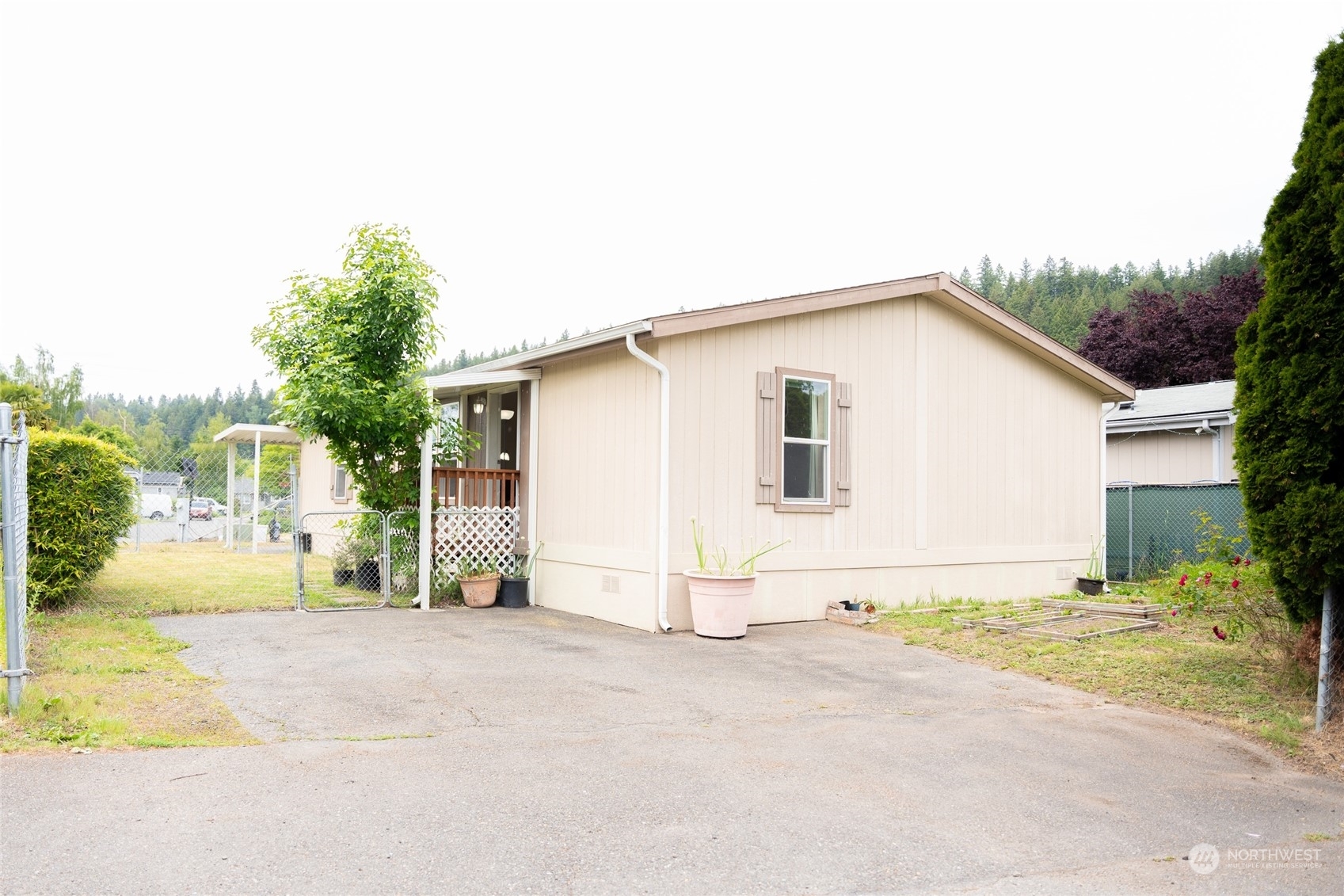 Property Photo: 15708 E 52nd Street E WA 98390
