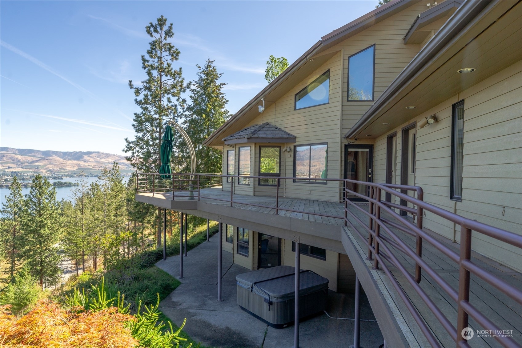 Property Photo:  7440 Navarre Drive  WA 98816 