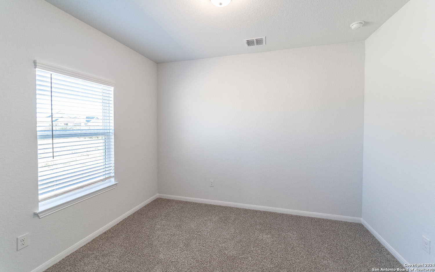 Property Photo: 125 Lina Way TX 78155