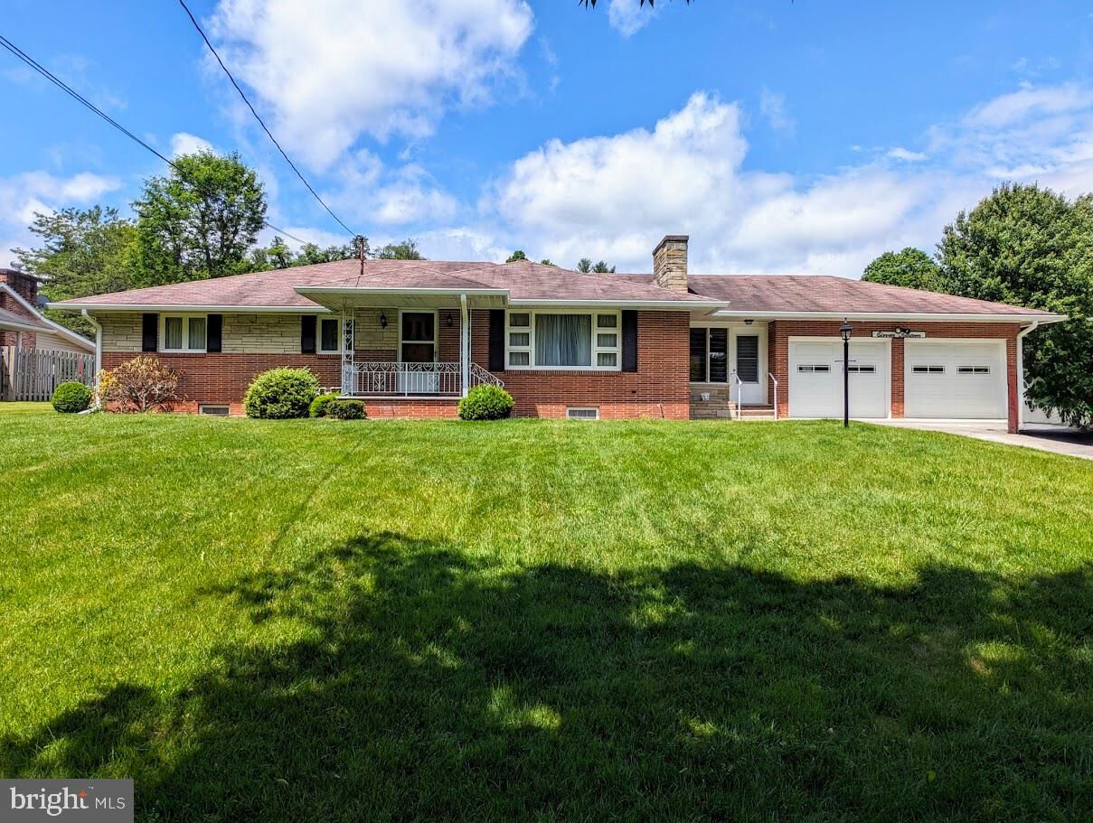 Property Photo:  1114 Dithridge Dr  PA 15905 