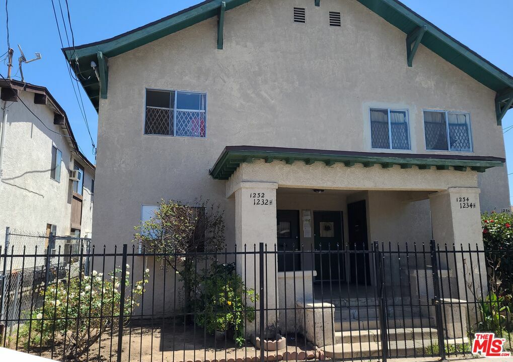 Property Photo:  1232  S Kenmore Ave  CA 90006 